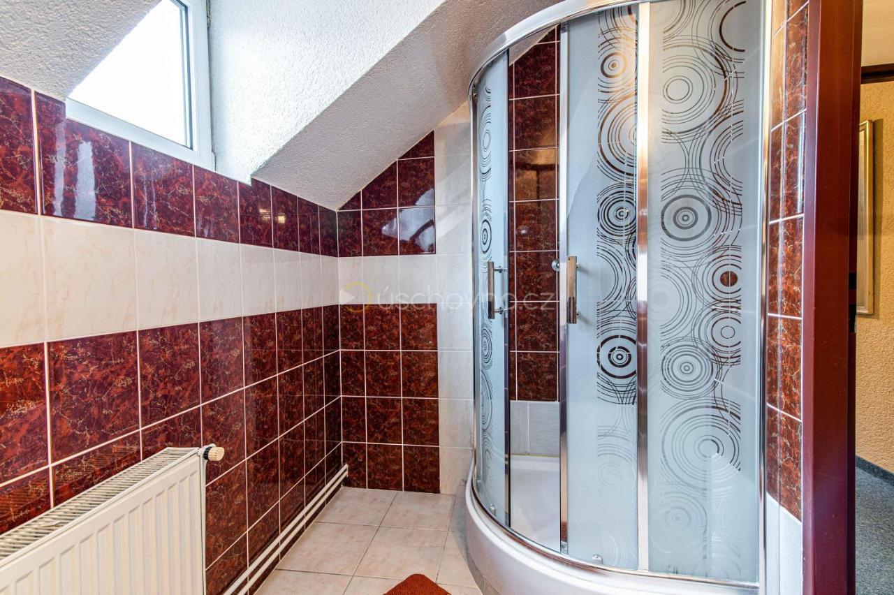 Pension Astoria Klášterec nad Ohří Buitenkant foto